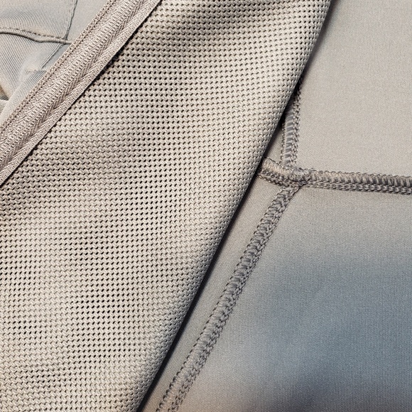 Layers grey Womans Sporty workout Jacket. Size xs. - Picture 6 of 6